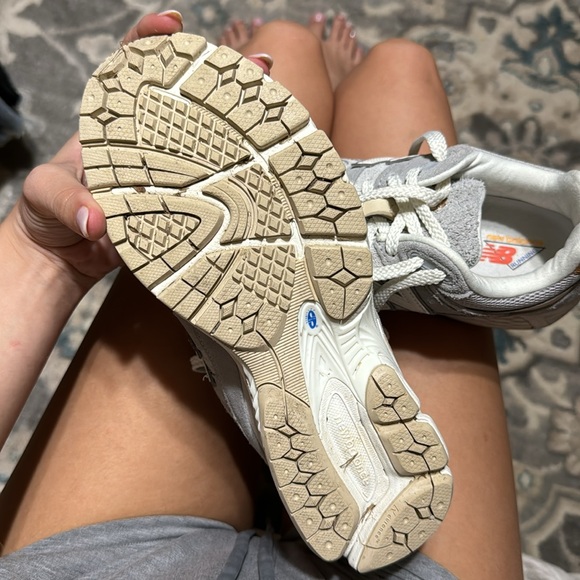 NEW BALANCE TRENDY RETRO TENNIS SHOE - Picture 3 of 4